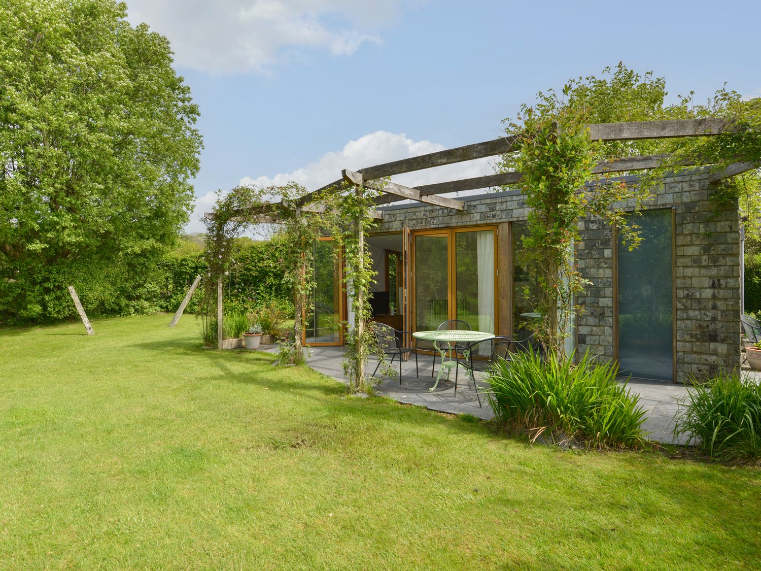 3 Newhall Green                     photo 23