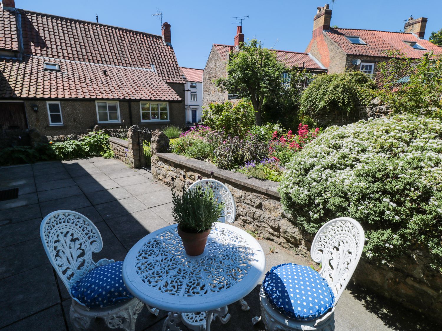 Kirkbymoorside Holiday Cottages Book self catering