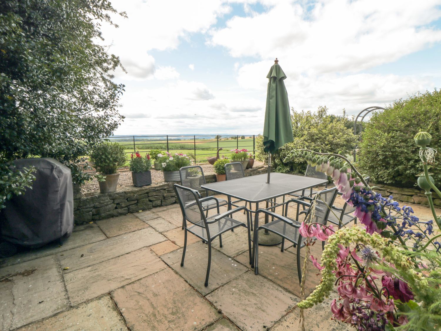 Patio area with views Sawdon Heights Holiday Cottage in Sawdon ( Ref 982982 ) Rent holiday cottage near Scarborough