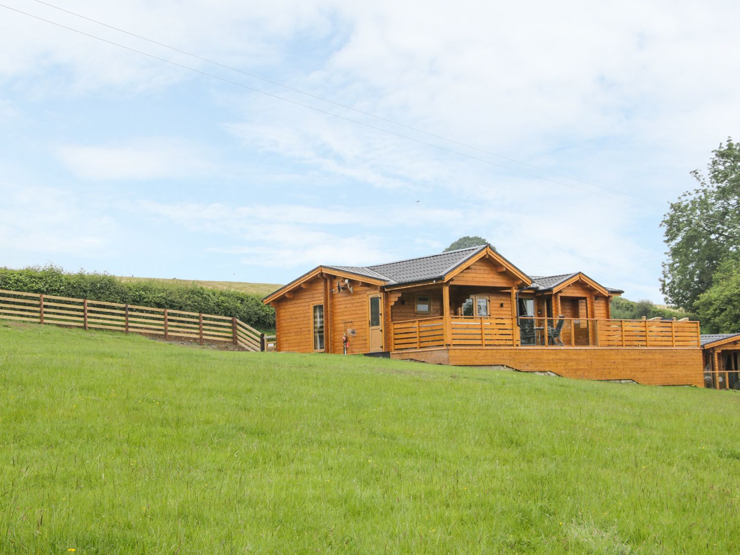 Manor Farm Lodges - Dragon Lodge                     photo 2