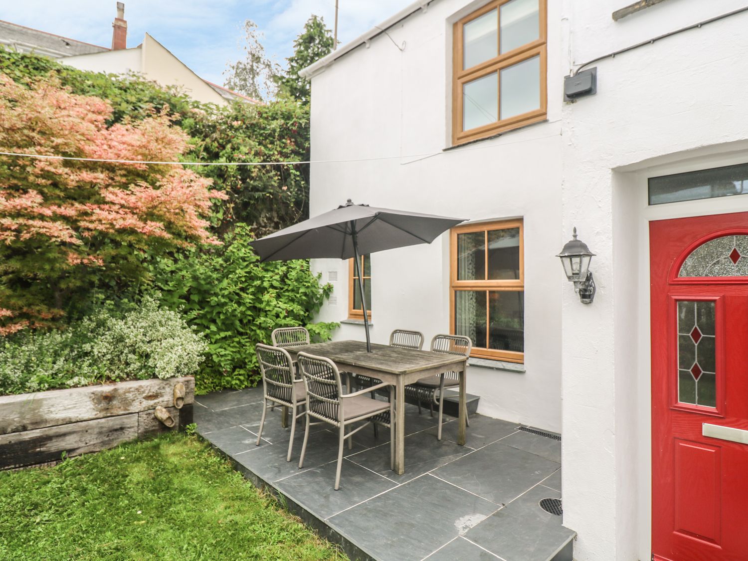 Astrantia Cottage                     photo 2
