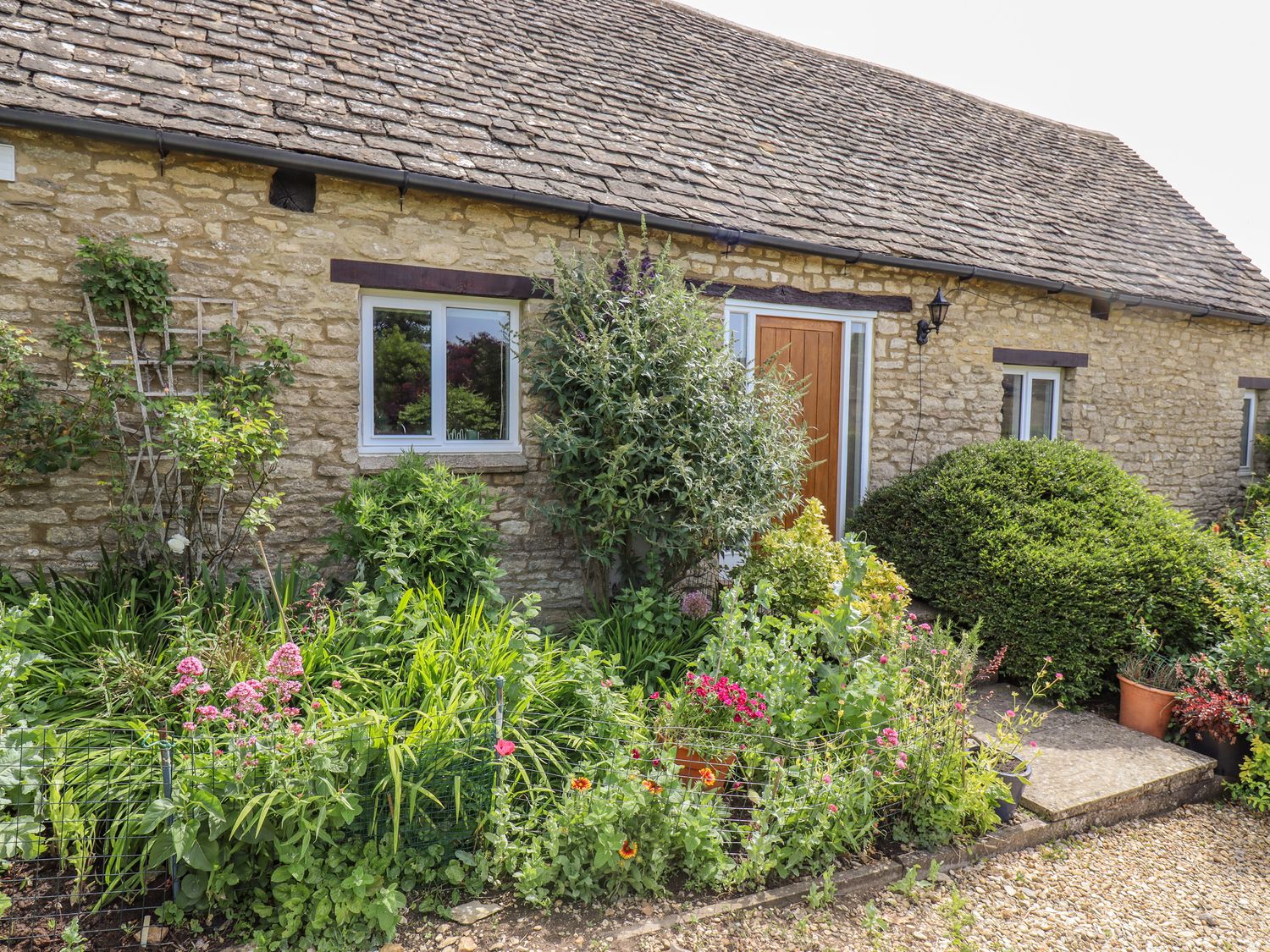 Oxfordshire Holiday Cottages: Pheasant Cottage, Minster Lovell | sykescottages.co.uk