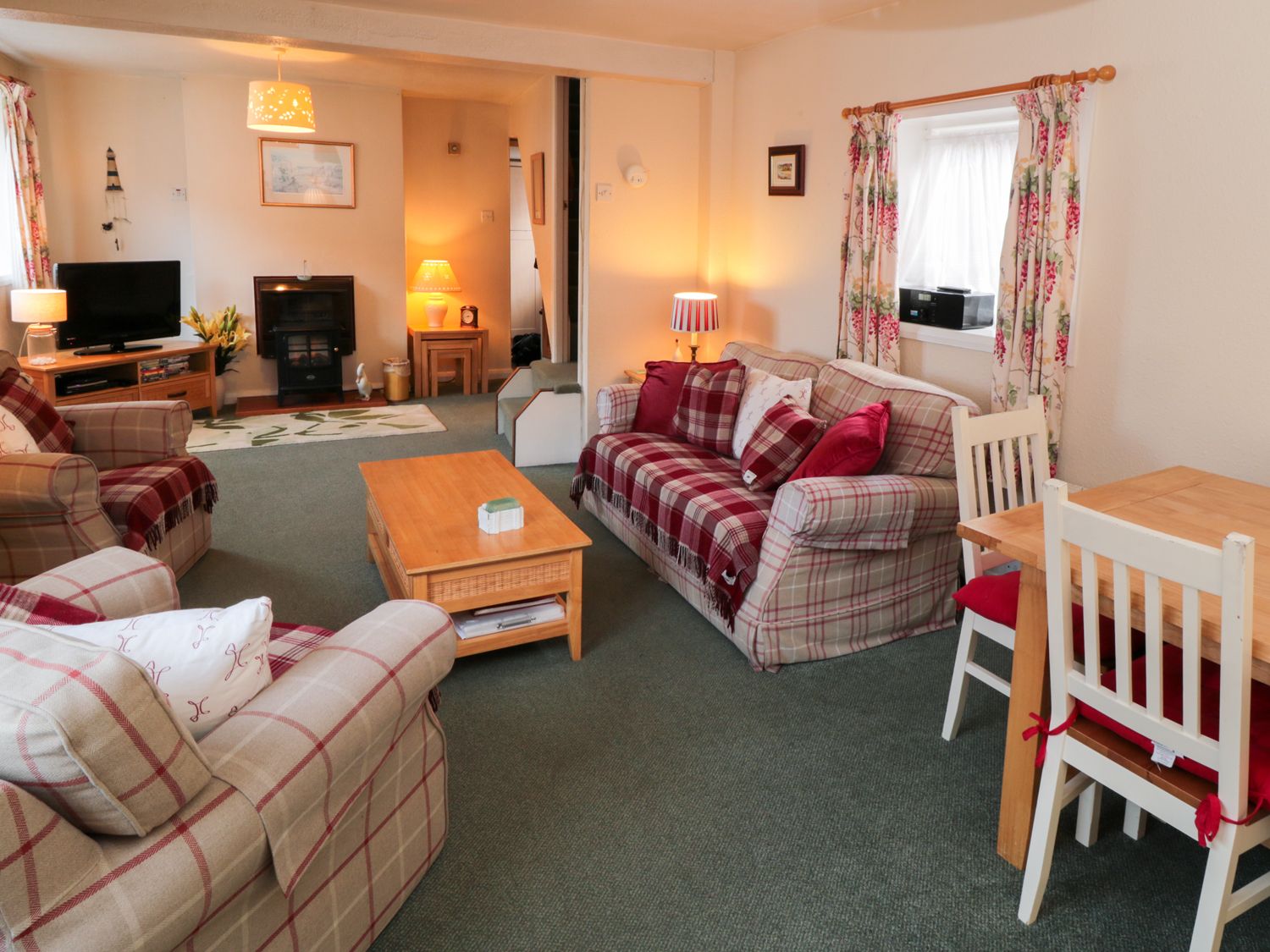 Fishermans Cottage Staithes ( Ref 990033 ) Book Staithes holiday cottage for 5 guests