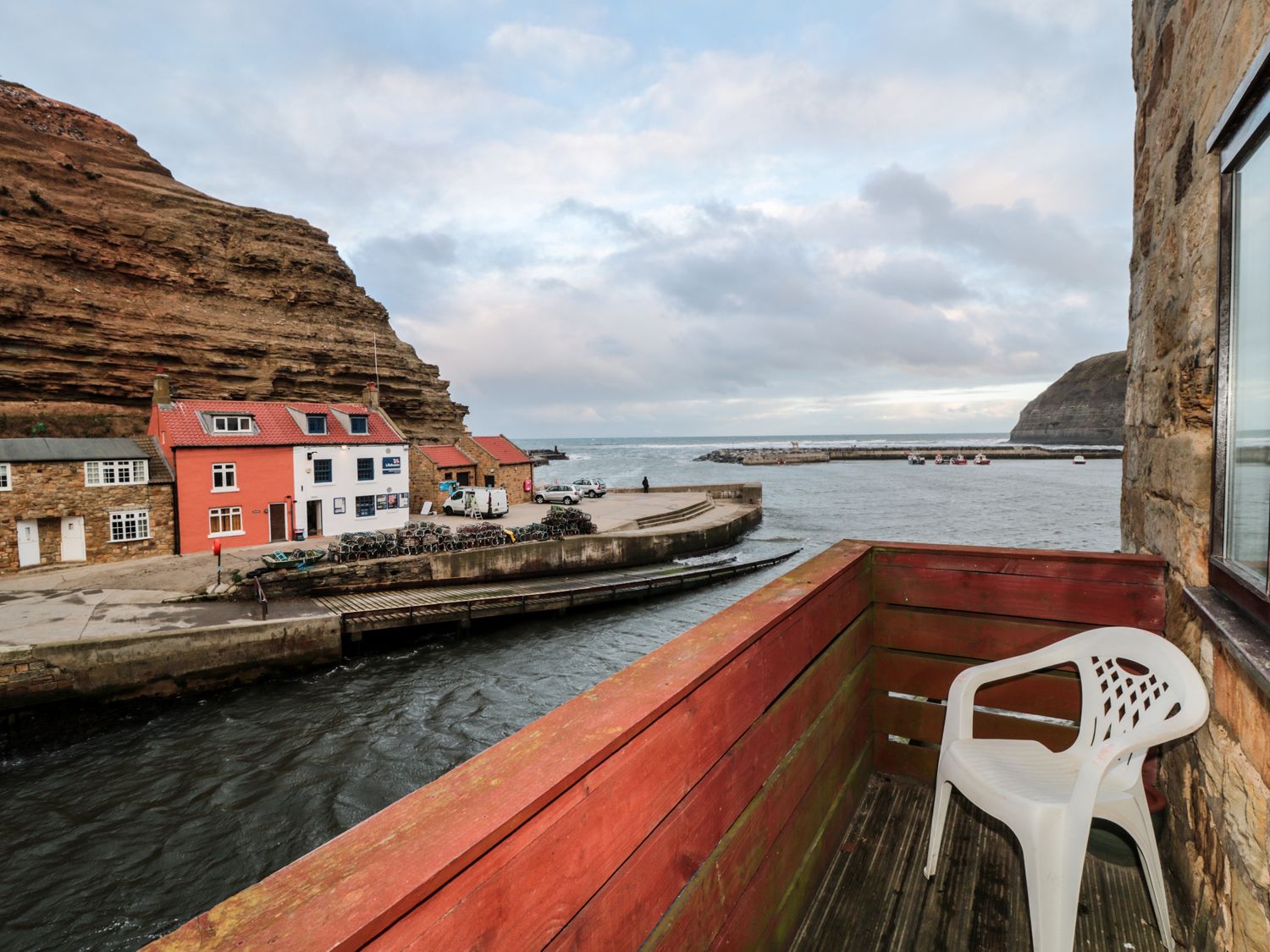 Balcony Fishermans Cottage ( Ref 990033 ) Self catering accommodation rental in Staithes North Yorkshire