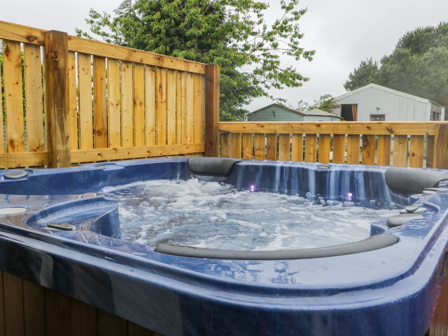 Hot tub Wagtail Nest Suffield ( Ref 992648 ) Holiday cottage accommodation at Northfield Cottage Suffield near Scarborough