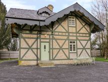 Swiss Cottage photo 1