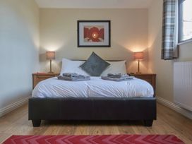 A bedroom with a bed and bedside lamps at Daffodil Lodge Saltburn-by-the-Sea