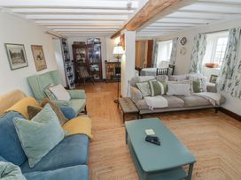 A living room with sofas and a coffee table at Priors Mead, Claydon near Cropredy