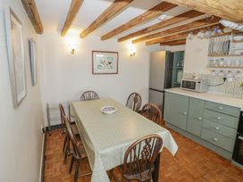 A dining room with a table and chairs at Priors Mead in Claydon near Cropredy