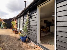 Courtyard Cottage, Poplar Farm Barn - Suffolk & Essex - 1001535 - thumbnail photo 3