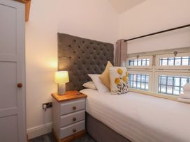 A bedroom with a single bed and bedside table at Evening Star @ Engine Shed Whitby