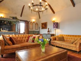 A living room with couches and a table at Lazy Hare at Jen's Orchard St Giles On The Heath