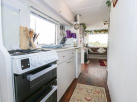Woodland Caravan - North Wales - 1003214 - thumbnail photo 6