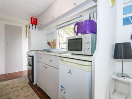 Woodland Caravan - North Wales - 1003214 - thumbnail photo 7