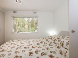 Woodland Caravan - North Wales - 1003214 - thumbnail photo 10