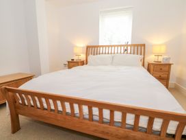 2A The Mews - Hampshire - 1003458 - thumbnail photo 13
