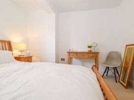 2A The Mews - Hampshire - 1003458 - thumbnail photo 14