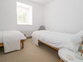 2A The Mews - Hampshire - 1003458 - thumbnail photo 16