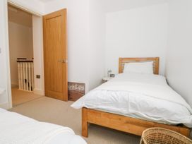 2A The Mews - Hampshire - 1003458 - thumbnail photo 17