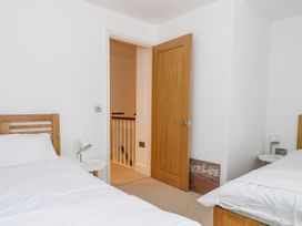 2A The Mews - Hampshire - 1003458 - thumbnail photo 18
