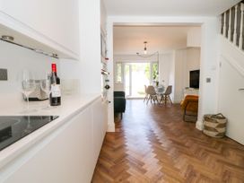 2A The Mews - Hampshire - 1003458 - thumbnail photo 11
