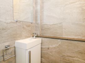 2A The Mews - Hampshire - 1003458 - thumbnail photo 20