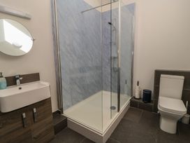 A bathroom with a shower, sink, and toilet at Dale Barton in Wells