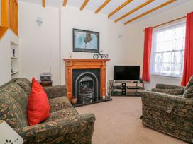 11 Church Street - North Yorkshire (incl. Whitby) - 1005355 - thumbnail photo 3