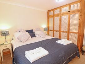 Bay View Apartment - North Wales - 1006438 - thumbnail photo 33