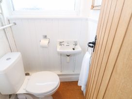 Bay View Apartment - North Wales - 1006438 - thumbnail photo 16