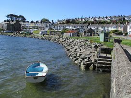 A boat on water with houses in the background at Bay View Apartment Porthmadog