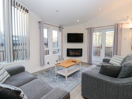 A living room with a tv and fireplace at Heights View