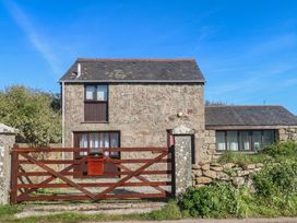 A stone house with a gate at Kernyk in Penzance