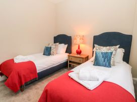 South Tower Cottage - Peak District - 1007701 - thumbnail photo 16