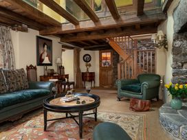 A living room with a coffee table and sofa at The Meeting House in Ashburton