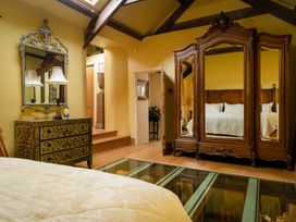 A bedroom with a bed and antique furniture at The Meeting House in Ashburton