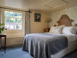 A bedroom with a bed and window at The Meeting House in Ashburton