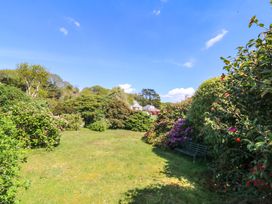 A garden with bushes and trees at Bryn Y Mor, Borth Y Gest