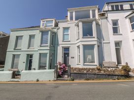 A house with windows and a door at Captain's Rest in Criccieth