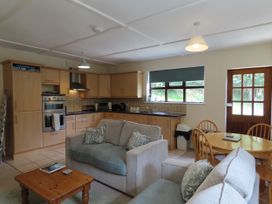A kitchen with seating area at Bryn Eira Tack Room in Llanfair PG