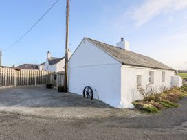Farm Cottage - Anglesey - 1008823 - thumbnail photo 2