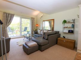 A living room with a sofa and coffee table at Machlud Ynys in Y Felinheli