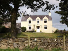 Pentreheulyn - Anglesey - 1008966 - thumbnail photo 1