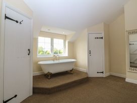A bathroom featuring a bathtub and windows at Llanallgo Church Rooms