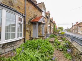 11A High Street - North Yorkshire (incl. Whitby) - 1009858 - thumbnail photo 3
