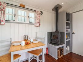 A dining area with a table and chairs at The Shepherds Hut in Chippenham