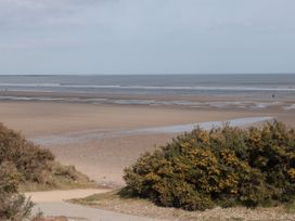 Sandy Corner - North Yorkshire (incl. Whitby) - 1012677 - thumbnail photo 19