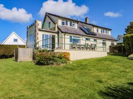 A house with a balcony and garden at Pen Y Garth in Mynytho near Llanbedrog
