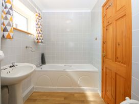 A bathroom with a bathtub and sink at Pen Y Garth in Mynytho near Llanbedrog