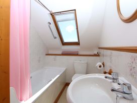 A bathroom with a bathtub, sink and toilet at Pen Y Garth Mynytho near Llanbedrog